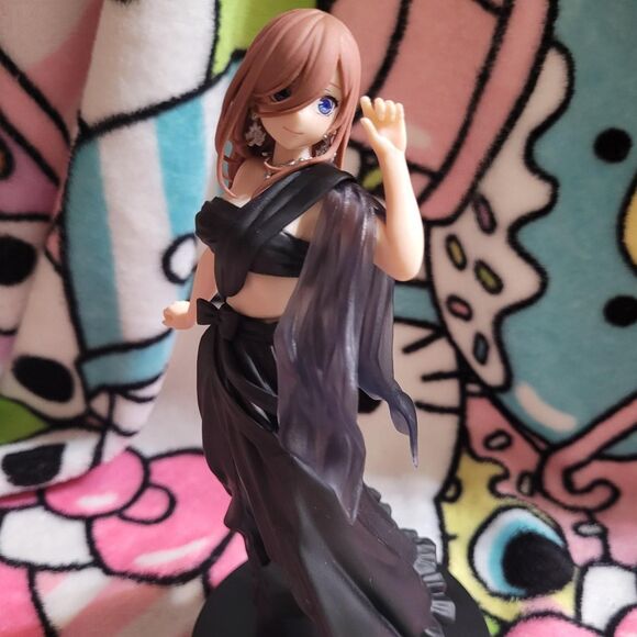 Miku Nakano Kyunties Banpresto Quintuplets Authentic Figure Black Dress Smiling - Picture 2 of 8